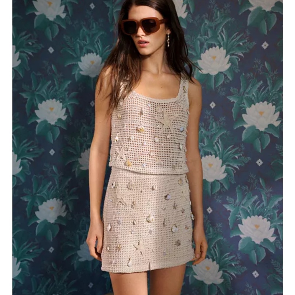 The White Lotus x AQUA Seashell Top